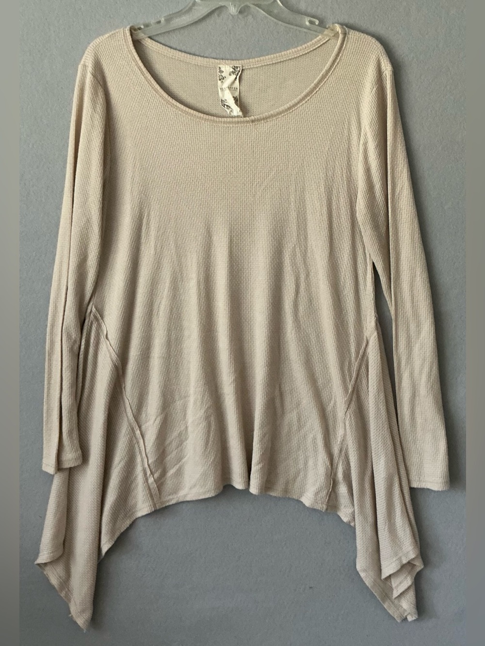 Blu-Pepper Fairy Boho Asymmetrical Tunic Top L Beige Long Sleeve Hanky Hem Knit